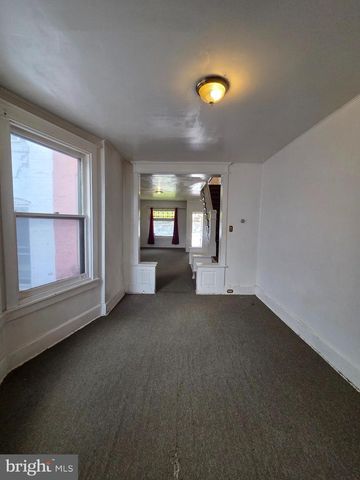 1102 N FRONT ST, Reading, PA 19601