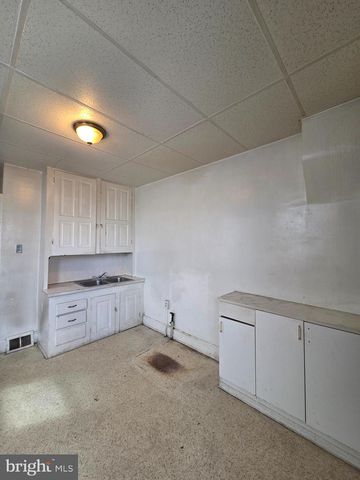 1102 N FRONT ST, Reading, PA 19601