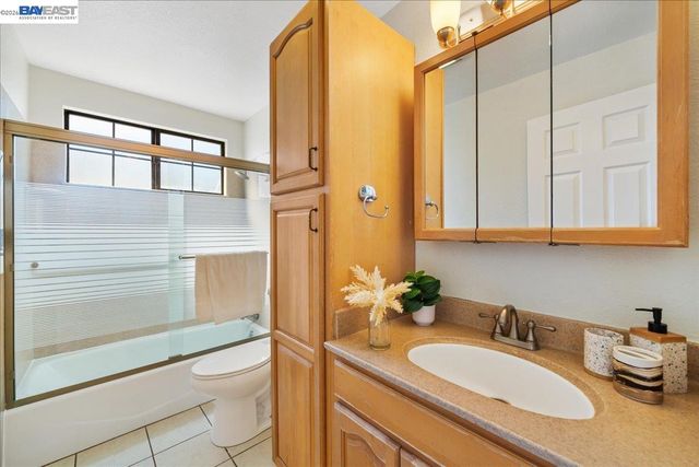 17153 Via Media, San Lorenzo, CA 94580