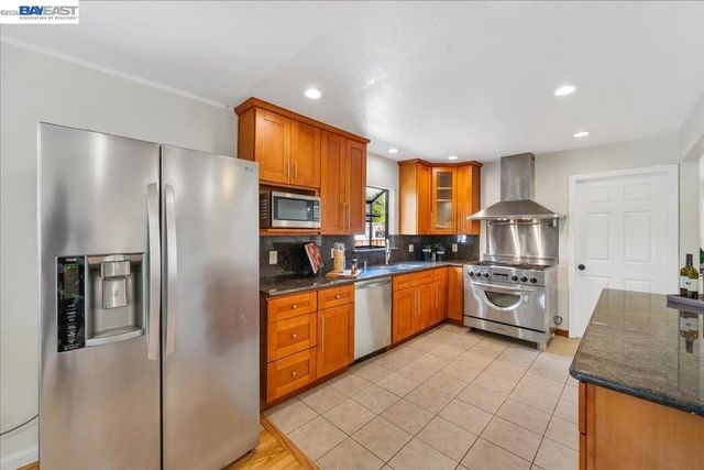 17153 Via Media, San Lorenzo, CA 94580