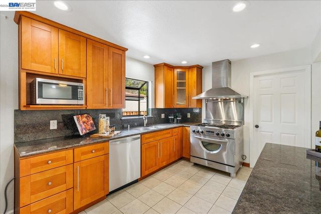 17153 Via Media, San Lorenzo, CA 94580