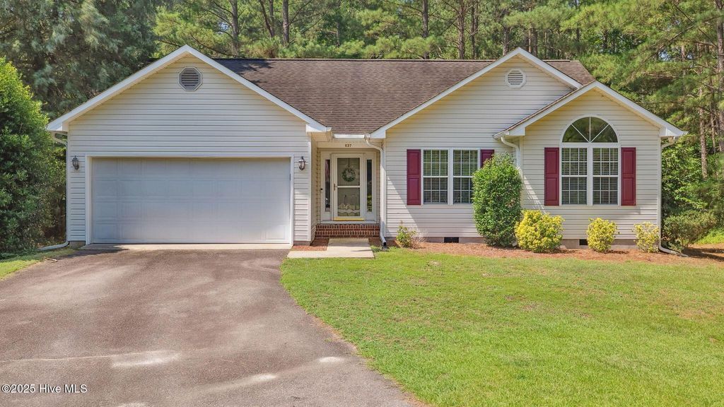 637 Chukar Court, Vass, NC 28394