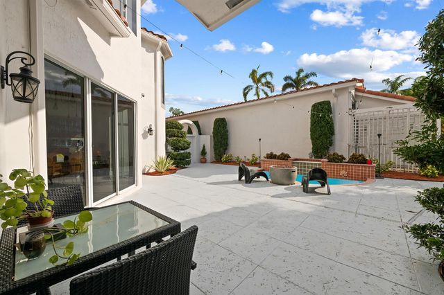 980 Bel Aire Drive West, Pembroke Pines, FL 33027