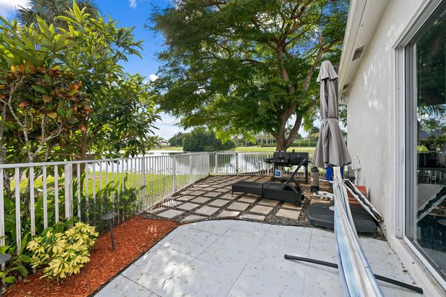 980 Bel Aire Drive West, Pembroke Pines, FL 33027