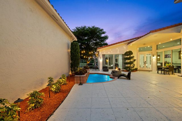 980 Bel Aire Drive West, Pembroke Pines, FL 33027