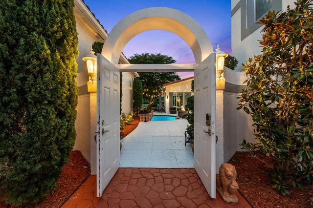 980 Bel Aire Drive West, Pembroke Pines, FL 33027