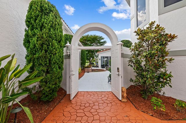 980 Bel Aire Drive West, Pembroke Pines, FL 33027