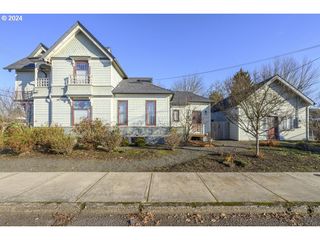 206 Ne 10th St, Mc Minnville, OR 97128