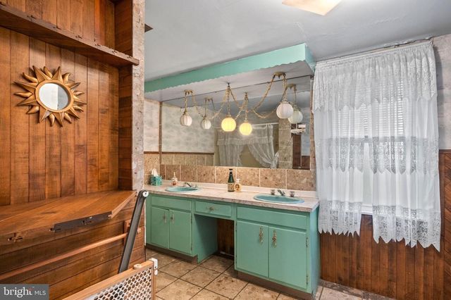564 BLANDON RD, Fleetwood, PA 19522