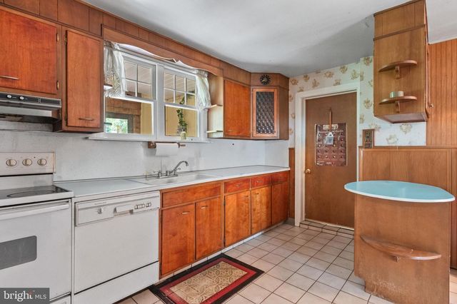 564 BLANDON RD, Fleetwood, PA 19522