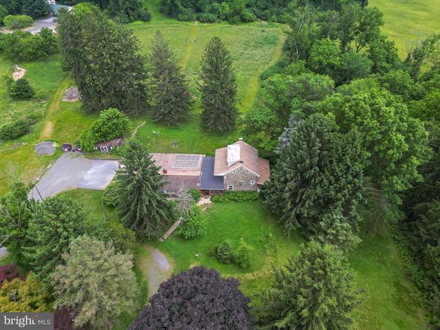 564 BLANDON RD, Fleetwood, PA 19522
