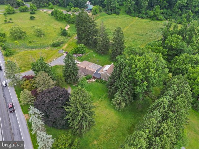 564 BLANDON RD, Fleetwood, PA 19522