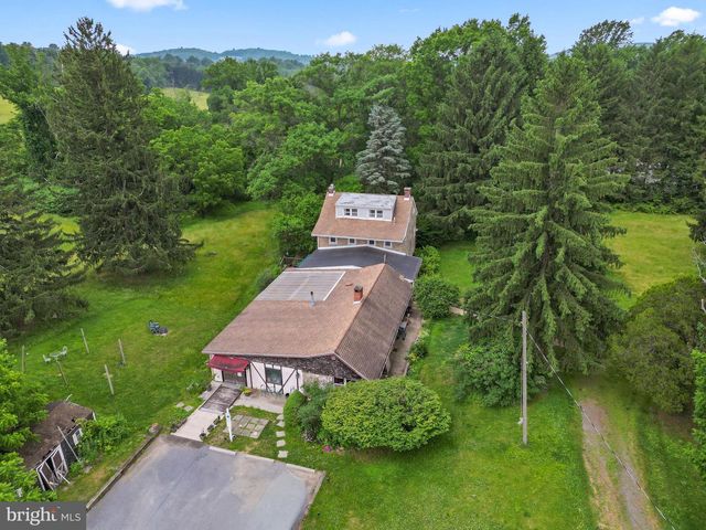 564 BLANDON RD, Fleetwood, PA 19522