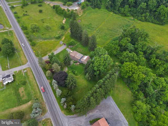 564 BLANDON RD, Fleetwood, PA 19522