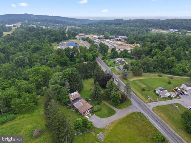 564 BLANDON RD, Fleetwood, PA 19522