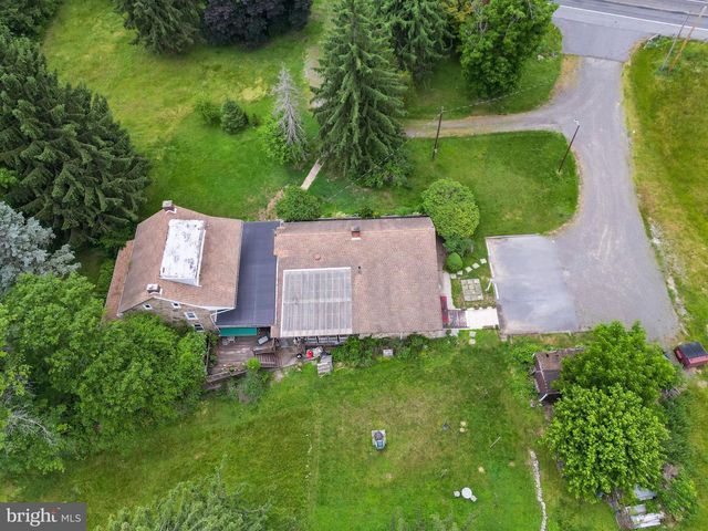 564 BLANDON RD, Fleetwood, PA 19522