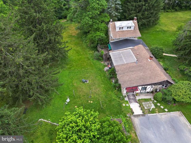 564 BLANDON RD, Fleetwood, PA 19522