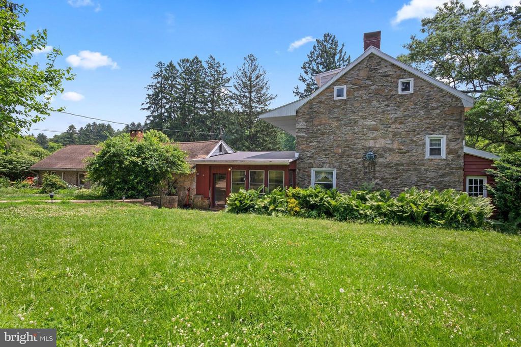 564 BLANDON RD, Fleetwood, PA 19522