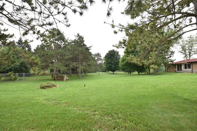 W326S3530 Mesa TRAIL, Dousman, WI 53118