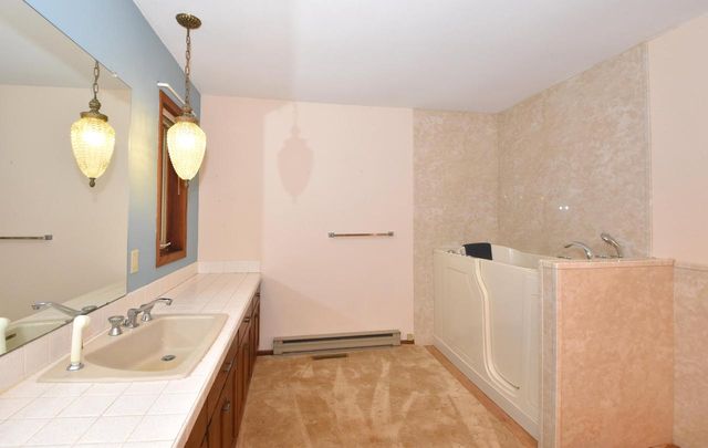 W326S3530 Mesa TRAIL, Dousman, WI 53118