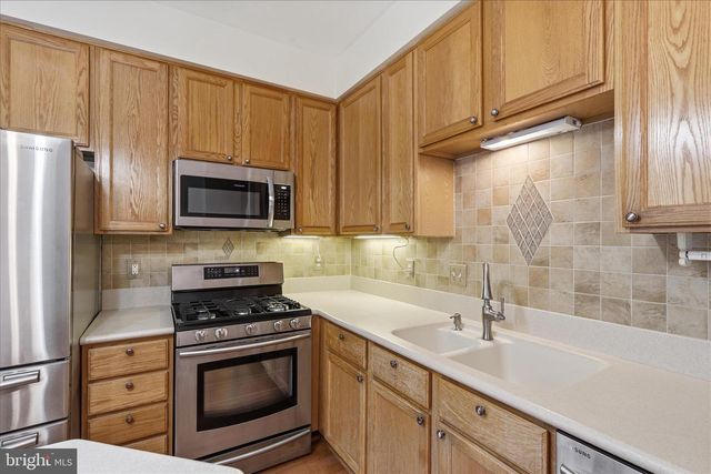 14279 GLADE SPRING DR, Centreville, VA 20121