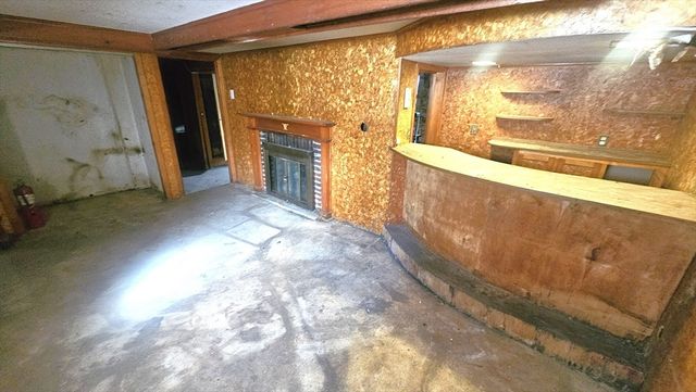 118 Wait, Springfield, MA 01104