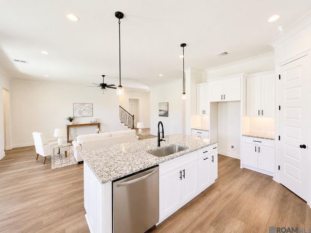 10480 High Point Dr, Denham Springs, LA 70706