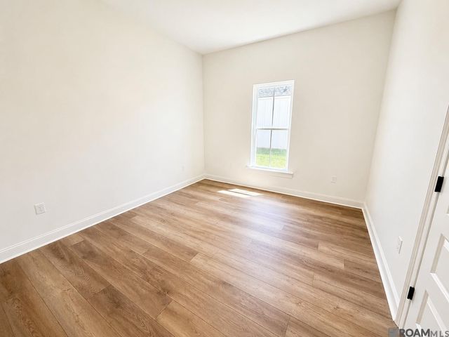 10480 High Point Dr, Denham Springs, LA 70706