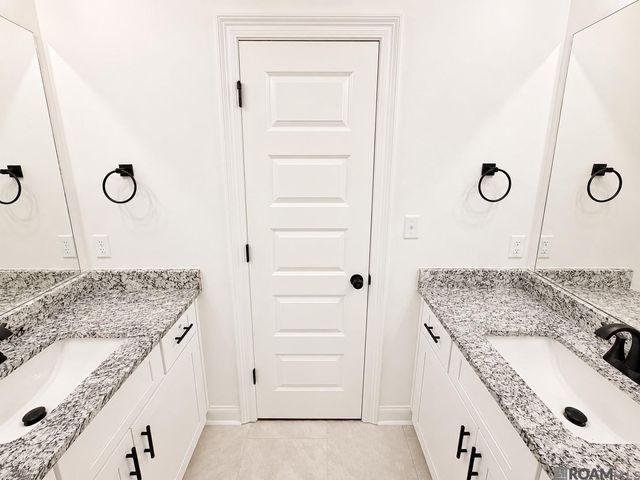 10480 High Point Dr, Denham Springs, LA 70706