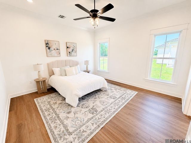 10480 High Point Dr, Denham Springs, LA 70706
