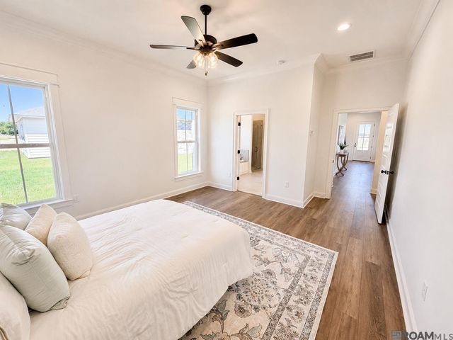 10480 High Point Dr, Denham Springs, LA 70706