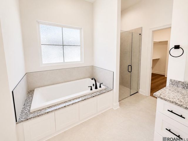 10480 High Point Dr, Denham Springs, LA 70706