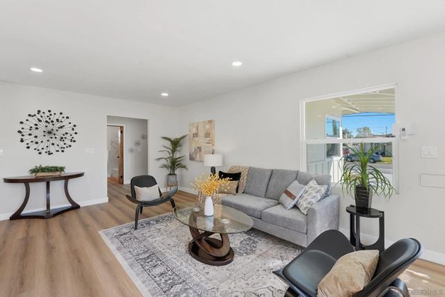 8758 Dallas St, La Mesa, CA 91942