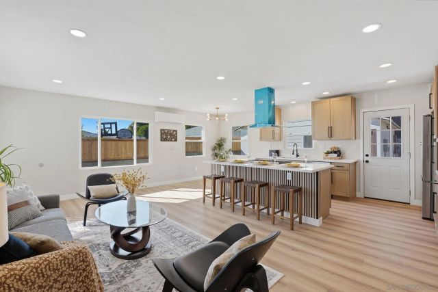 8758 Dallas St, La Mesa, CA 91942