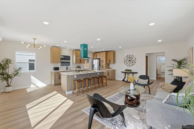 8758 Dallas St, La Mesa, CA 91942