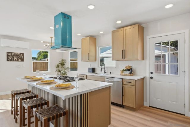 8758 Dallas St, La Mesa, CA 91942