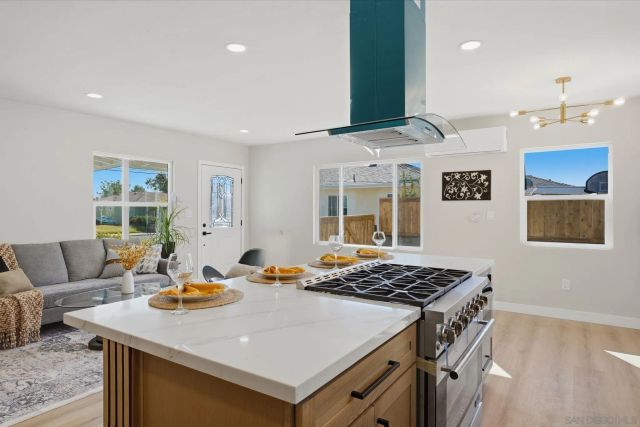 8758 Dallas St, La Mesa, CA 91942