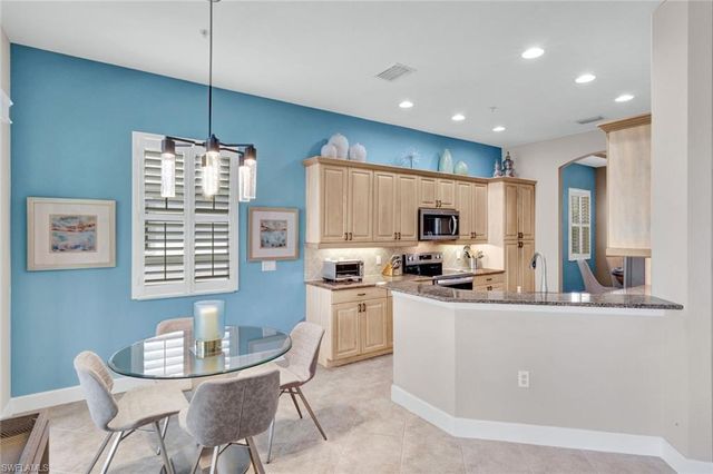 8755 Coastline CT 202, Naples, FL 34120