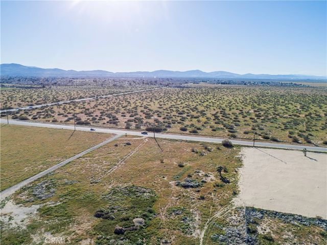 0 6, Sun Village, CA 93543