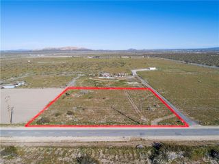 0 6, Sun Village, CA 93543