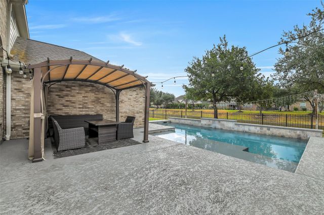 30214 Vinebriar Drive, Spring, TX 77386