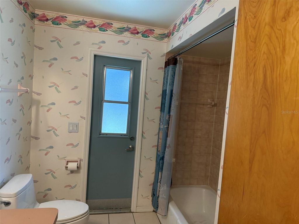 Image 33 of property listing at 11327 STARFLOWER AVENUE, Englewood, FL 34224