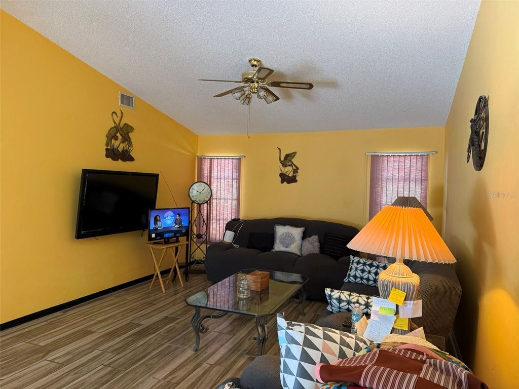 Image 10 of property listing at 11327 STARFLOWER AVENUE, Englewood, FL 34224