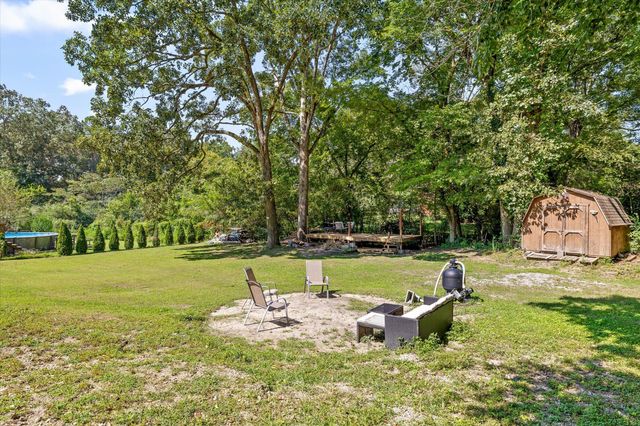 13 Travis Road, Rossville, GA 30741