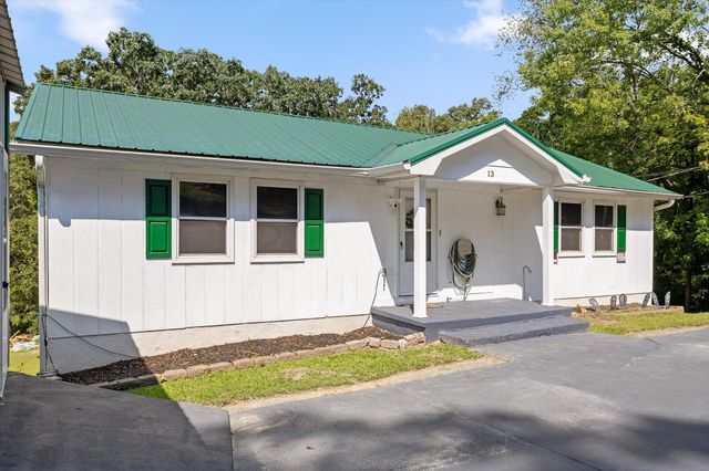 13 Travis Road, Rossville, GA 30741