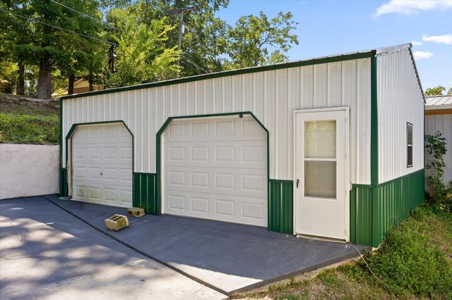 13 Travis Road, Rossville, GA 30741