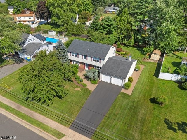 11 Marigold Ln, Franklin Twp., NJ 08873