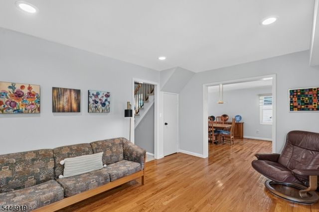 11 Marigold Ln, Franklin Twp., NJ 08873