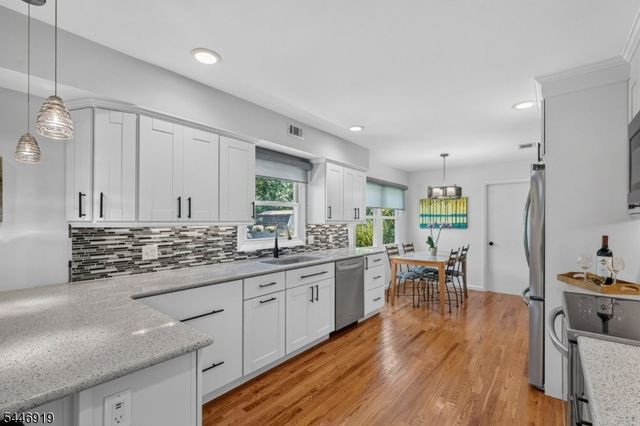 11 Marigold Ln, Franklin Twp., NJ 08873