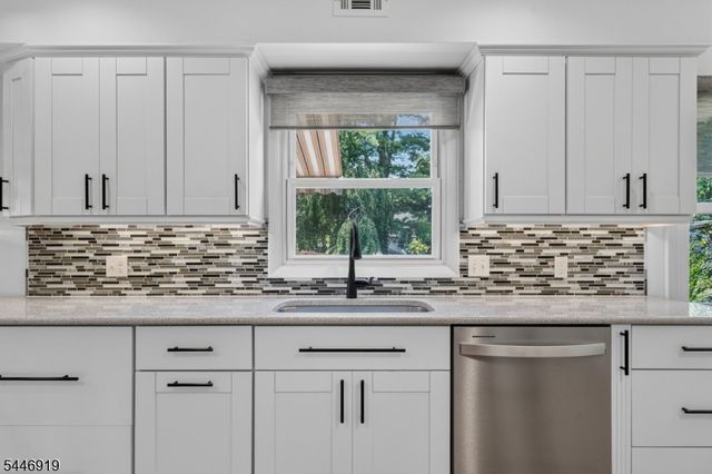 11 Marigold Ln, Franklin Twp., NJ 08873